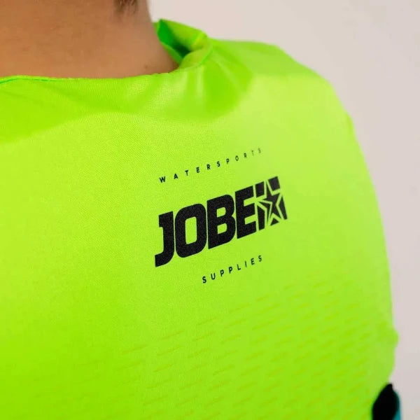 Diese Junior Nylon-Rettungsweste von Jobe mit 3 Schnallen in der Farbe lime green ist ideal für junge Schwimmer. Aus strapazierfähigem Nylon gefertigt, bietet sie sicheren Halt im Wasser und ermöglicht eine einfache Anpassung mit den Schnallen. Perfekt für Wassersportaktivitäten und Schwimmunterricht.