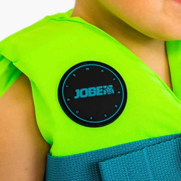 Diese Junior Nylon-Rettungsweste von Jobe mit 3 Schnallen in der Farbe lime green ist ideal für junge Schwimmer. Aus strapazierfähigem Nylon gefertigt, bietet sie sicheren Halt im Wasser und ermöglicht eine einfache Anpassung mit den Schnallen. Perfekt für Wassersportaktivitäten und Schwimmunterricht.